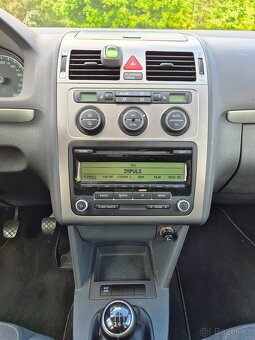 VW TOURAN 1.9tdi 77kw 185tis.km servisní knížka TOP stav - 15