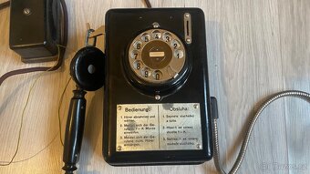 Starý nástěnný telefon na mince - 15