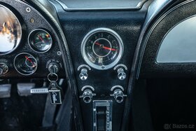 Chevrolet Corvette C2 327 cu in (5.4 L) - 15