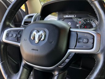 Dodge Ram 1500 5.7 V8 HEMI - 4x4 - RAM BOXY - NEBOURANÝ - 15