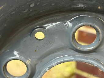 Sada pneu 205/55/16, cena za sadu 3000,- Kč - 15