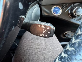 Toyota Yaris HYBRID 1,5 54 KW STK - 15