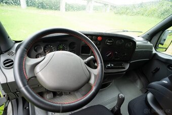 Iveco Daily obytná dodávka - 15
