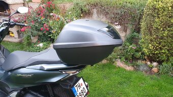 Honda PCX 125  jen 3655km jako NOVÉ nevyužité. - 15