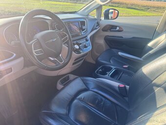 Chrysler Pacifica 3,6 RU Touring L Kůže 2018 DPH - 15