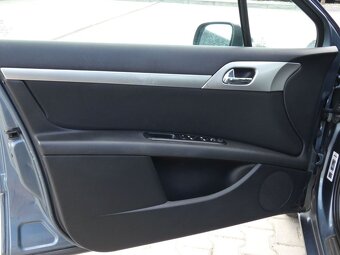 Peugeot 407 2.0 HDI SW panorama - 15