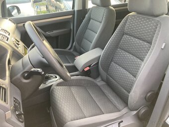 VOLKSWAGEN TOURAN DSG 2,0TDi 5míst záruka km - 15
