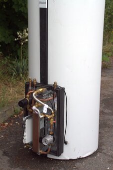 Prodám akumulační nádrž Vaillant s přímím ohřevem teplé vody - 15