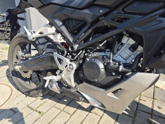 Honda CB125R // 7/2020 // 23000km // krásný stav // původ ČR - 15