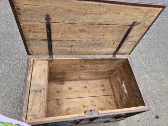 Komoda, malovana truhla, intarzovany pribornik - 15