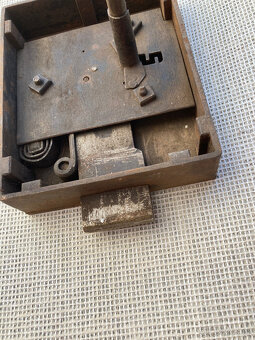 Zámek dveřní starožitný s klíčem - 15