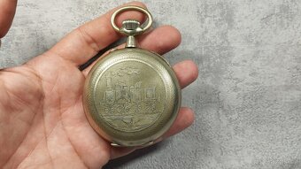 Velké 66 mm, 202 g těžké staré železniční hodinky s lokomoti - 15