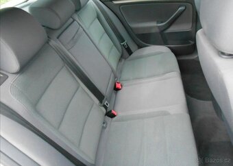 Volkswagen Golf 1,6 85 kW KLIMA Serviska benzín - 15