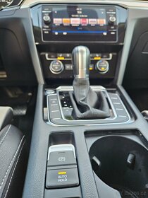 VW PASSAT DSG 2,0TDI 2018 HIGHLINE KŮŽE + KESSY + ACC -DPH - 15