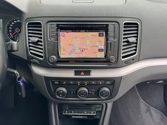 VW Sharan Comfortline 2.0 TDI 110kW DSG Tažné Webasto ACC - 15