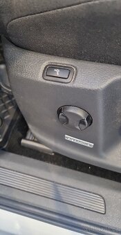 VW Touran 2.0Tdi 110kw, r.v.2019, servis za 54.tis.kč - 15
