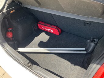 TOYOTA AURIS - 15