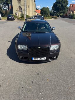Vínový Chrysler 300c Touring. 3.5V6 183kw RWD - 15
