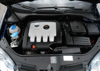 Volkswagen Jetta 2,0 TDI 103 kW CZ Serviska nafta - 15