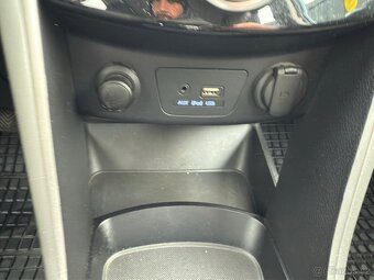 Hyundai i30 1,6i 88kW Trikolor - 15