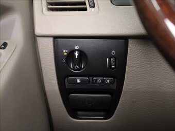 Volvo XC90 2,9 T6 4x4 AT 7-míst 1.majitel 200 kW automat zel - 15