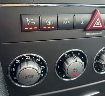 MERCEDES SLK 200K 135KW MANUÁL KŮŽE-Bi XENON-VYHŘEV-2010 - 15