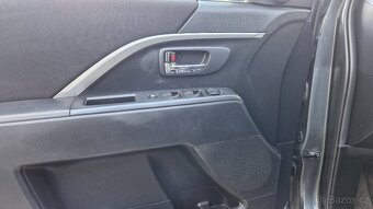 Mazda 5 - 15