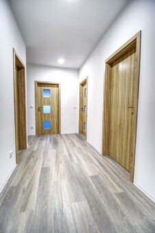 Novostavba bytu 3+kk, 84 m² v klidné lokalitě ve Smiřicích. - 15