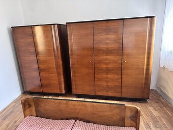 Ložnicový set - postel, noční stolky, skříně k renovaci - 15