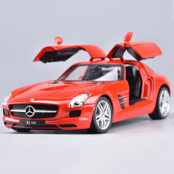 Modely 1:24 rozprodám sbírku nádherných Mercedesů v kovu - 15