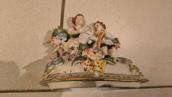 Porcelánová dóza zdobená chlapec s dívkou míšeň - 15