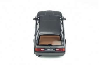 BMW E30 Touring 325I 1991 1:18 OttoMobile - 15