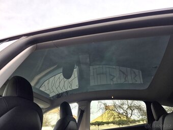 Tesla Model Y Long Range 378Kw 1.majitel - 15