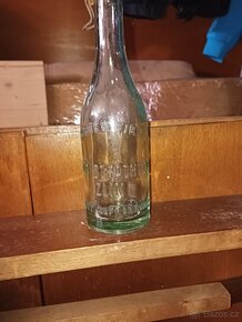 Staré sklenice od sodovek piva a lihovin - 15