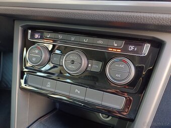 VW Touran Comfortline 2.0TDI 110kW DSG Taž. Dynamic Full LED - 15