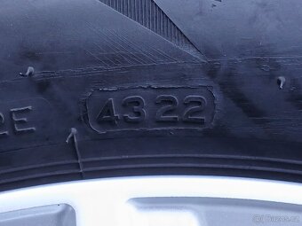 Pěkná zimní orig alu kola Škoda Kamiq 205/55/17 8mm - 15