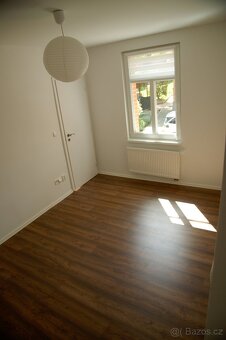 ČTVRTDOMEK 3+1 PO REKONSTRUKCI SE ZAHRADOU A PARKINGEM - 15