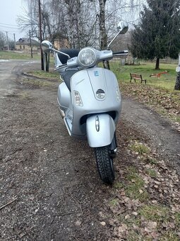 Piaggio Vespa GTS 250 - 15