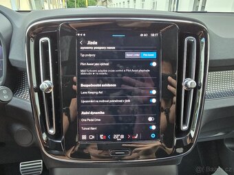 VOLVO XC40 300kW 4x4 TWIN RECHARGE PRO ČR 2022 LED+NAVI -DPH - 15