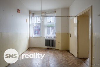 Prodej prostorné vily s investičním potenciálem - 15