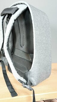 bezpečnostní batoh Bobby Hero Regular 15,6 XD Design šedý - 15