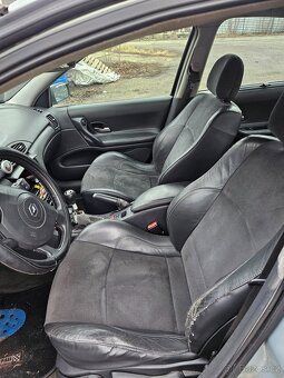 Renault laguna.        2004      1.9dci - 15