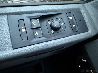 VW Transporter T6.1 ČR DPH 141 tis. km Barva Candy Multivan - 15