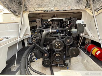 CROWNLINE 230 VLEK + NOVÝ MOTOR - 15