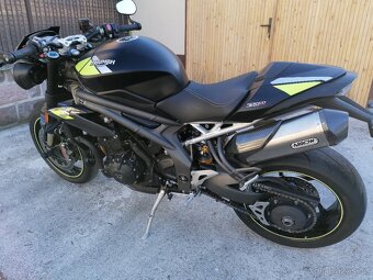 TRIUMPH Speed Triple RS 1050 - 15