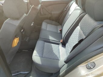 Škoda Octavia kombi 2.0i - 15