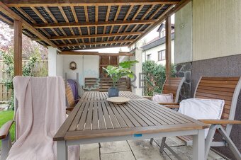Pronájem rodinného domu 4+1, 140m² terasa, garáž, sklep - Pr - 15