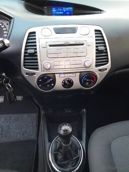 Hyundai i20 1.2i 57kW rok 2011 naj.157tis. NOVÁ STK - 15