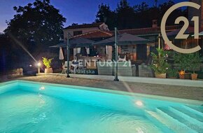Prodej rodinného domu (90 m2) s bazénem, nacházející se 5 km - 15