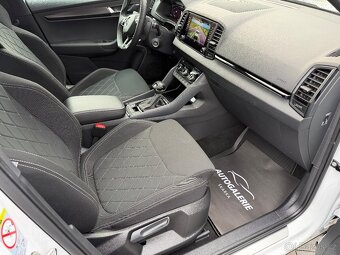 ŠKODA KAROQ SPORTLINE 1.5TSI 110 KW TAŽNÉ cockpit m2021 - 15